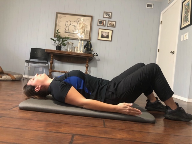 Starting position for supine thoracic spine mobilizations